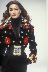 Dolce Gabbana 1992 Women RTW 128.jpg