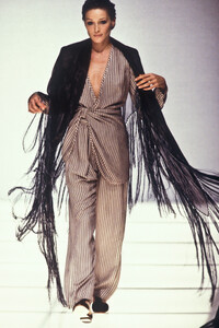 Giorgio Armani 1994 Women RTW 6.jpg