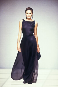 Giorgio Armani 1994 Women RTW 94.jpg
