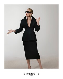 GivenchyFW25_4.jpg