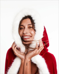 Hailey Baldwin - Victoria's Secret [2022.12.08] 2.jpg