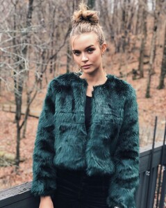 Josephine Skriver - Instagram [2017.12.22] 1.jpg