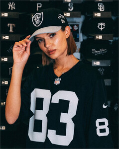 Josephine Skriver - Sports Illustrated Swimsuit [2022.11.15].jpg