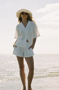 Mieke-WhiteShorts_Shirt-12_900x.jpg