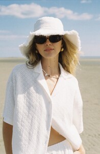Mieke_-_White_Shorts_Shirt_-_13_900x.jpg