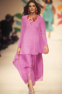 Oscar de la Renta 1993 Women RTW 62.jpg