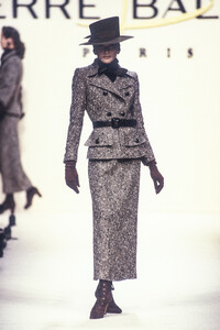 Pierre Balmain 1993 Women RTW 31.jpg