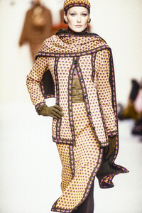 Pierre Balmain 1993 Women RTW 49.jpg