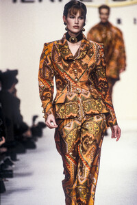 Pierre Balmain 1993 Women RTW 91.jpg