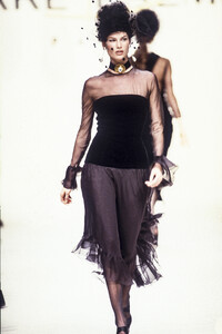 Pierre Balmain 1993 Women RTW 96.jpg