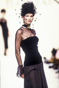Pierre Balmain 1993 Women RTW 97.jpg