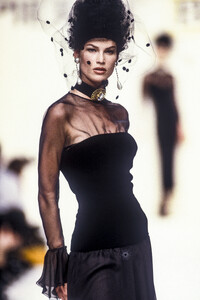 Pierre Balmain 1993 Women RTW 98.jpg