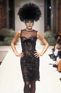 Pierre Balmain 1995 Haute Couture 33.jpg