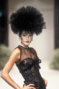 Pierre Balmain 1995 Haute Couture 34.jpg