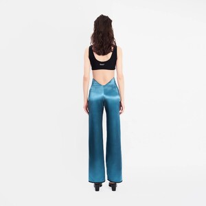 SEAMLESS_PANTS_BLUE_SATIN_1.jpg