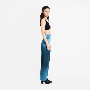 SEAMLESS_PANTS_BLUE_SATIN_4.jpg