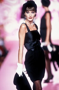 Valentino 1991 Haute Couture 59.jpg