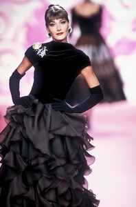 Valentino 1991 Haute Couture 68.jpg