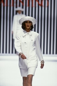 Valentino 1992 Haute Couture 2.jpg