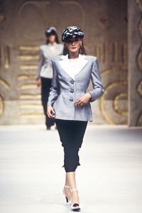 Valentino 1993 Women RTW 11.jpg