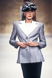 Valentino 1993 Women RTW 12.jpg