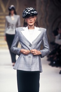 Valentino 1993 Women RTW 13.jpg