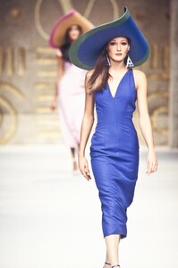 Valentino 1993 Women RTW 134.jpg