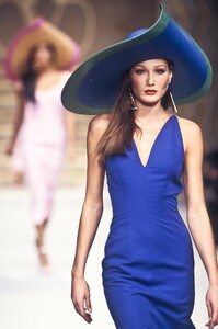 Valentino 1993 Women RTW 135.jpg