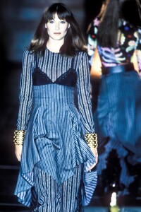 Versace 1993 Women RTW 37.jpg
