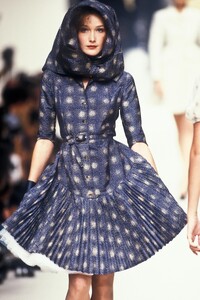 Vivienne Westwood 1995 Women RTW 119.jpg