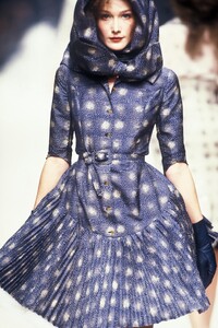 Vivienne Westwood 1995 Women RTW 120.jpg