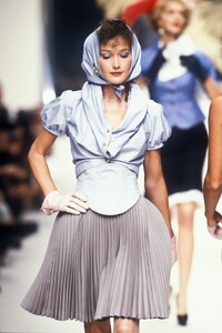Vivienne Westwood 1995 Women RTW 66.jpg