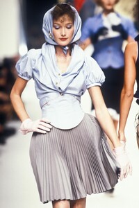 Vivienne Westwood 1995 Women RTW 67.jpg
