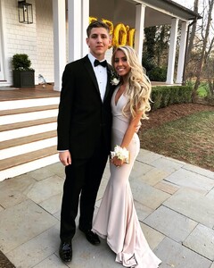 alix_earle posts 2018-04-30 05.01 BiLEUQZlZgt_1_5 36624758_964501903756136_8305260715057348608_n.jpg