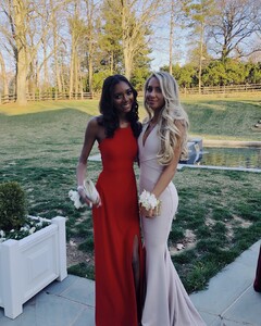 alix_earle posts 2018-04-30 05.01 BiLEUQZlZgt_4_5 36673845_257041838435613_1497871802985086976_n.jpg