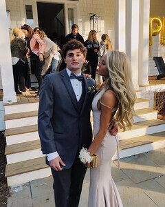 alix_earle posts 2018-04-30 05.01 BiLEUQZlZgt_5_5 36887782_820974651624877_8586799772680060928_n.jpg