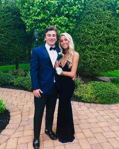 alix_earle posts 2019-05-08 05.23 BxLjMUTle_l_4_6 57936291_660449227737231_8121513454820040746_n.jpg