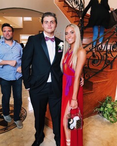 alix_earle posts 2019-05-29 05.33 ByBo_dLlPM2_3_7 61588581_138465190577293_4644181439003726512_n.jpg