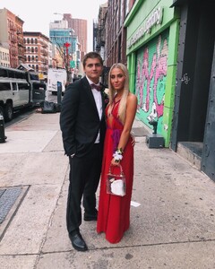 alix_earle posts 2019-05-29 05.33 ByBo_dLlPM2_5_7 61914997_2733815319981867_8709603347674457622_n.jpg