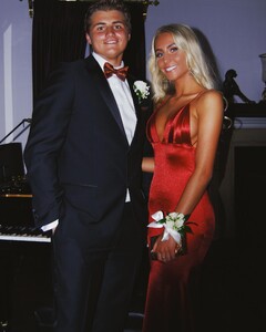 alix_earle posts 2019-06-02 04.24 ByL0O7CF5f8_1_9 61070877_2470029786616724_4409930047092903250_n.jpg