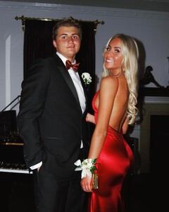 alix_earle posts 2019-06-02 04.24 ByL0O7CF5f8_2_9 61877993_330350501219117_2921195174557969025_n.jpg