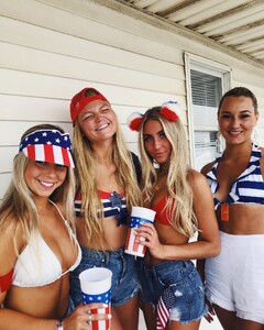 alix_earle posts 2019-06-28 04.04 BzOutD0FHGU_1_3 64365402_641147999696358_1447340303771230778_n.jpg