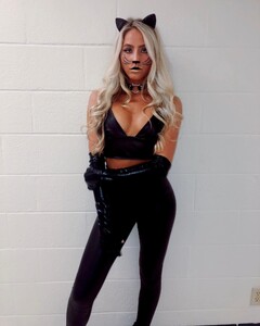 alix_earle posts 2019-10-27 04.39 B4GW3AQlhTk_4_4 73305898_2502899576588081_5408369599526288554_n.jpg