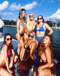 alix_earle posts 2019-11-06 06.58 B4gWv0GlZli_2_3 73480784_549675712486946_9199793740080702907_n.jpg