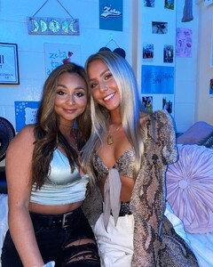 alix_earle posts 2020-02-10 06.07 B8XdI7OlJFS_2_2 83355341_2533186227002057_8952246431556971379_n.jpg