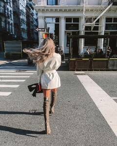 alix_earle posts 2020-12-15 08.12 CIzVLadlf3b_2_2 131005403_439958710721167_6844940530046269825_n.jpg