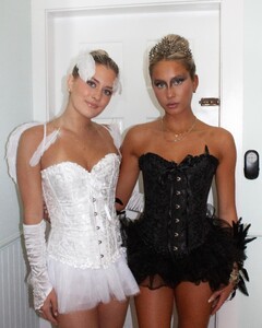 alix_earle posts 2021-11-05 02.07 CV3hrZUJFSB_2_5 252124282_4515676831881277_174225500017352842_n.jpg