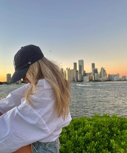 alix_earle posts 2021-11-12 03.44 CWJuYKYpS5A_10_10 255166471_104460898724805_626212377205244651_n.jpg