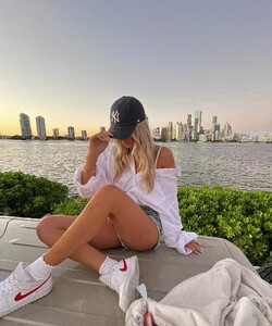 alix_earle posts 2021-11-12 03.44 CWJuYKYpS5A_1_10 248097343_4664130613608071_1836676058368384717_n.jpg