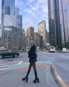 alix_earle posts 2021-12-31 05.06 CYICvHdF5z0_2_4 270209034_4856646047730913_7353570111762382667_n.jpg